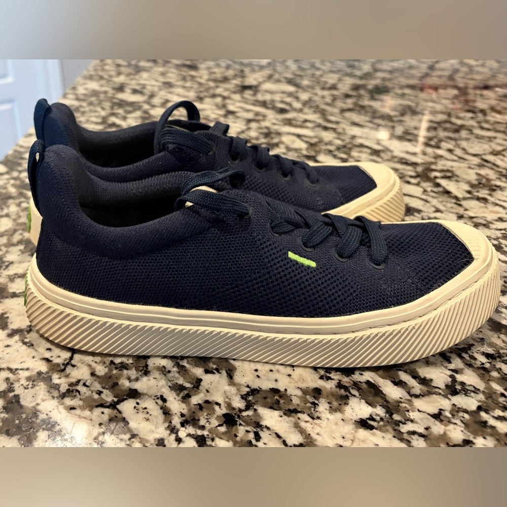 Cariuma Sneakers